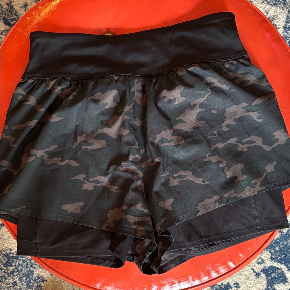 SPANX Women's Black Camo Athletic Shorts